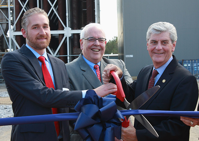 Mississippi Silicon board member Nicholas John “N.J.” Correnti, Mississippi Silicon chairman Ricardo Vicintin and Governor Phil Bryant  celebrate the grand opening of Mississippi Silicon.